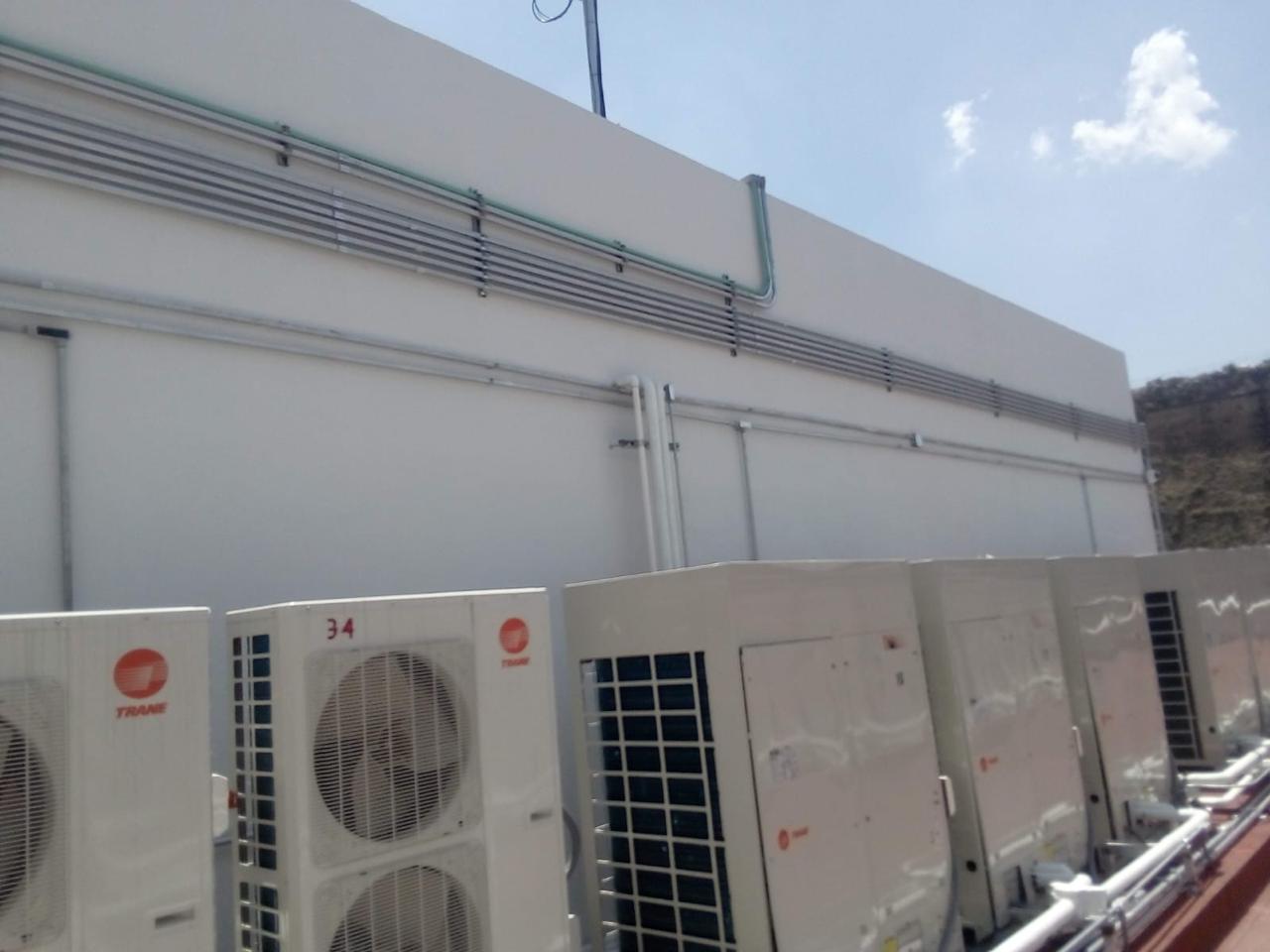 Batería de condensadores Trane en sistema VRF.
